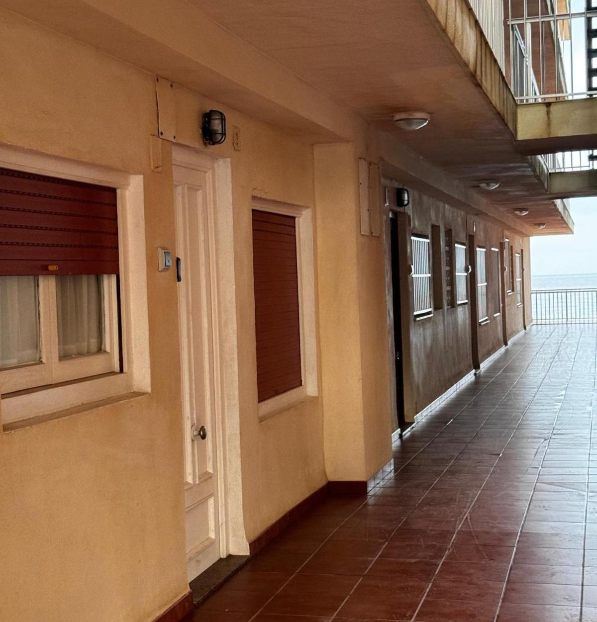 Apartamento Entero Primera Linea De Playa, Pet Friendly Tavernes de Valldigna Eksteriør billede